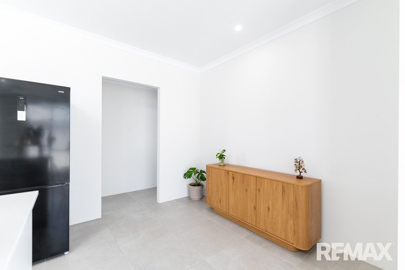 Photo - 27 Modernism Avenue, Alkimos WA 6038 - Image 14