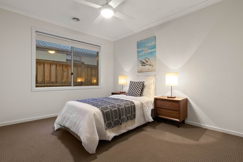 Photo - 27 Morgan Crescent, Werribee VIC 3030 - Image 10