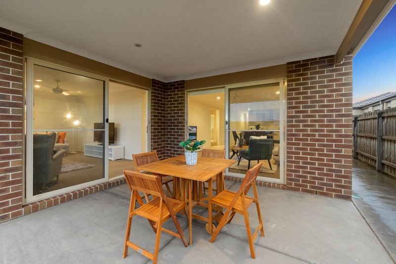 Photo - 27 Morgan Crescent, Werribee VIC 3030 - Image 11