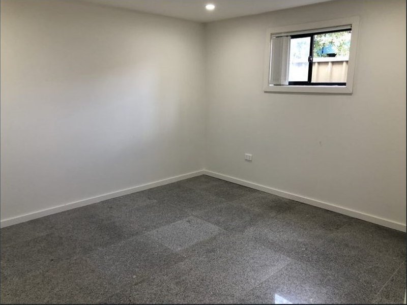 Photo - 27 Mount Avenue, Roselands NSW 2196 - Image 3