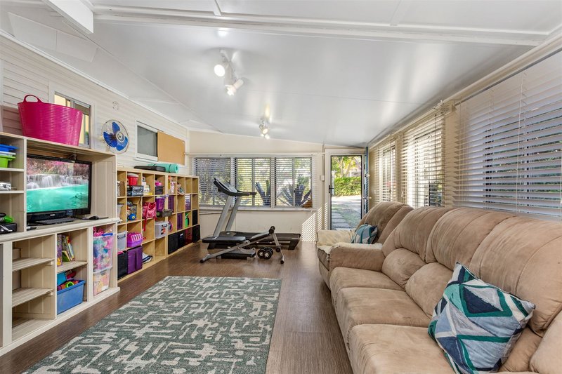 Photo - 27 Muirlea Street, Oxley QLD 4075 - Image 10