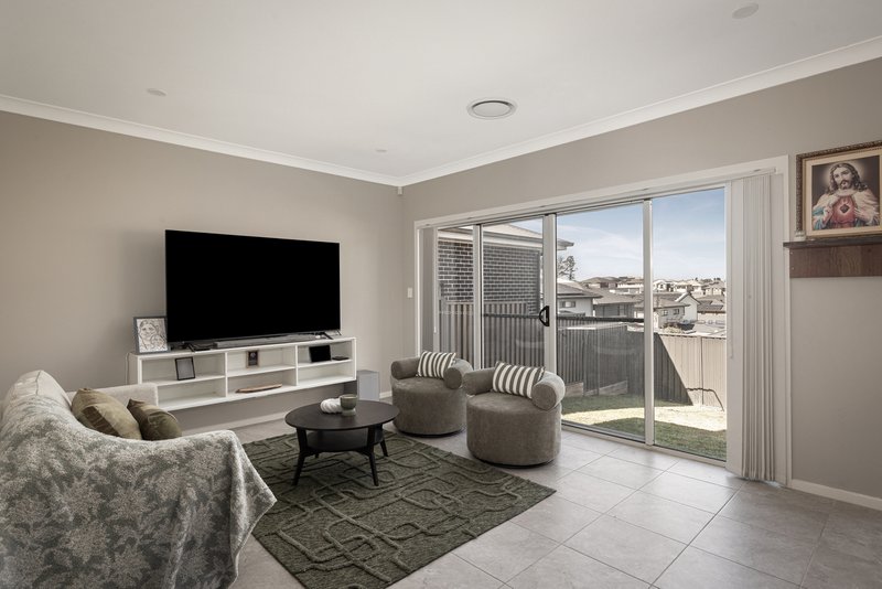 Photo - 27 Mustang Avenue, Box Hill NSW 2765 - Image 4