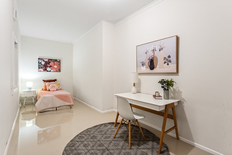 Photo - 27 Muyan Circuit, Burwood VIC 3125 - Image 11