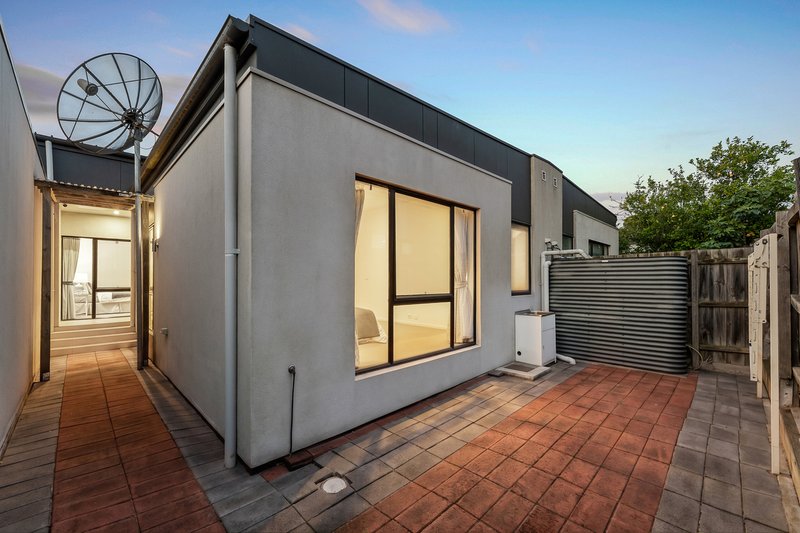 Photo - 27 Muyan Circuit, Burwood VIC 3125 - Image 14