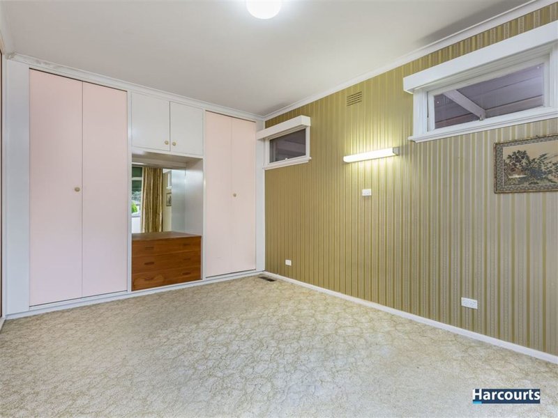 Photo - 27 Myers Avenue, Glen Waverley VIC 3150 - Image 10