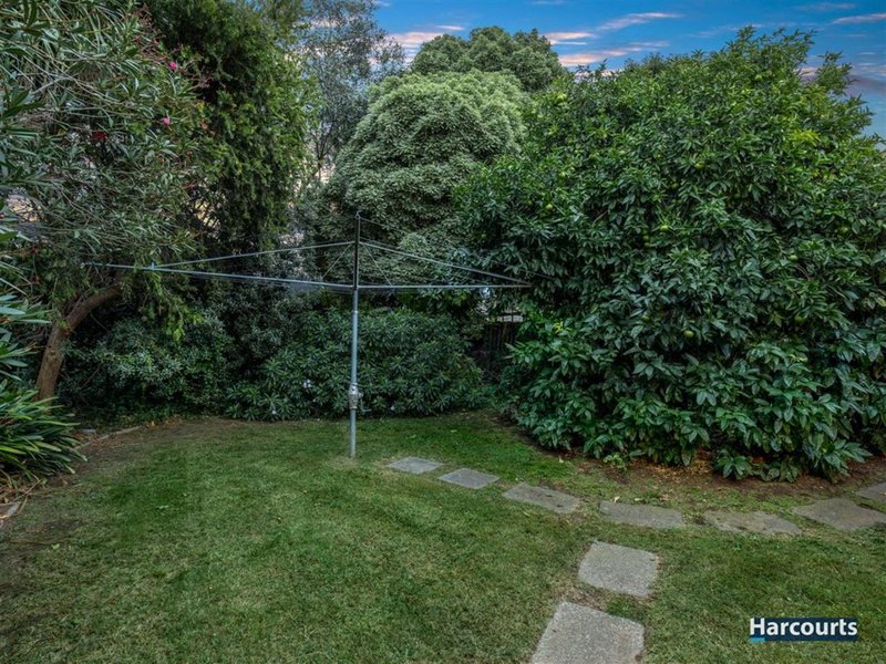 Photo - 27 Myers Avenue, Glen Waverley VIC 3150 - Image 13