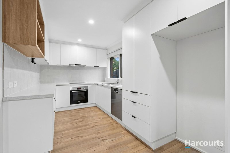 Photo - 27 Nanworen Crescent, Bell Park VIC 3215 - Image 2