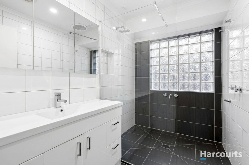 Photo - 27 Nanworen Crescent, Bell Park VIC 3215 - Image 5