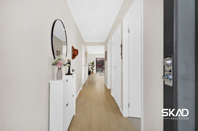 Photo - 27 Nesting Vista, Craigieburn VIC 3064 - Image 2