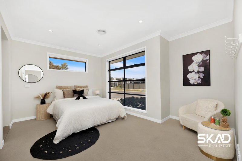 Photo - 27 Nesting Vista, Craigieburn VIC 3064 - Image 3