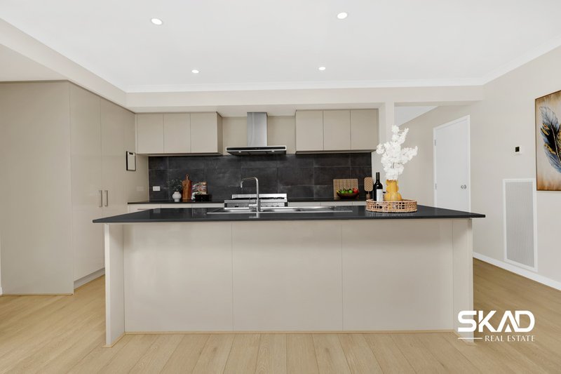 Photo - 27 Nesting Vista, Craigieburn VIC 3064 - Image 6