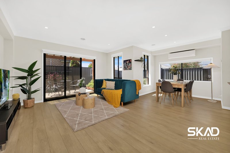 Photo - 27 Nesting Vista, Craigieburn VIC 3064 - Image 7