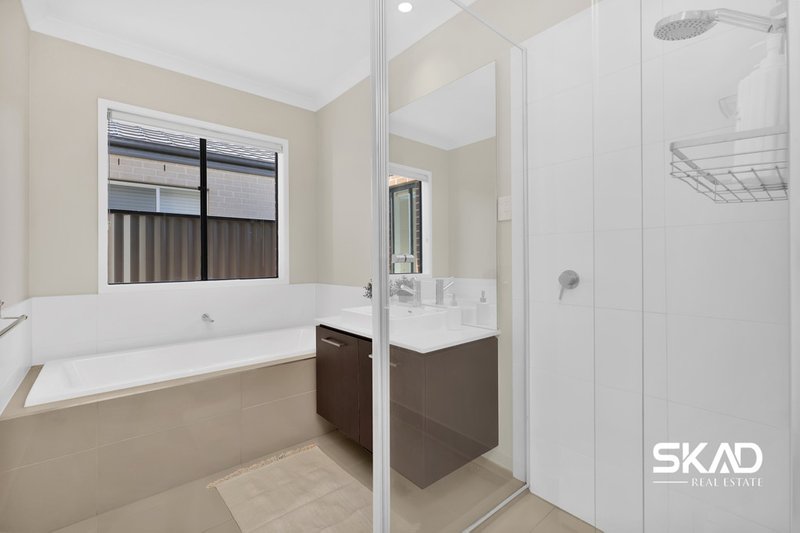 Photo - 27 Nesting Vista, Craigieburn VIC 3064 - Image 9