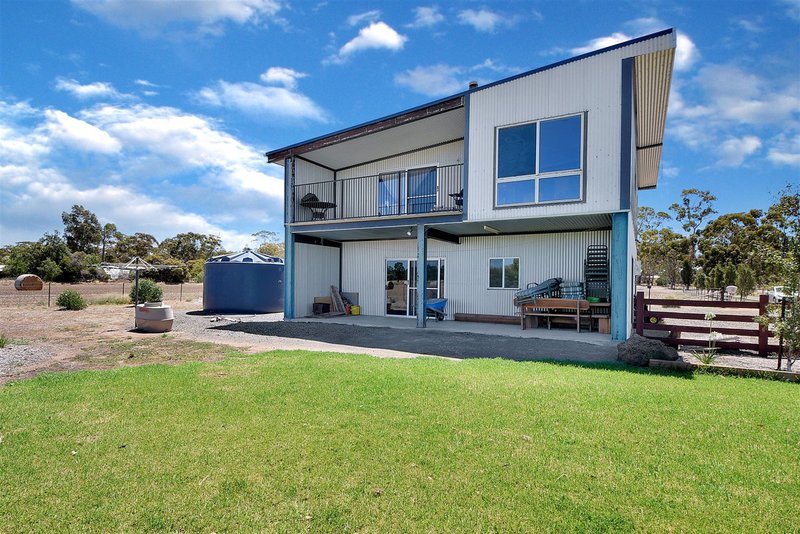 27 Netherway Drive, Quantong VIC 3401