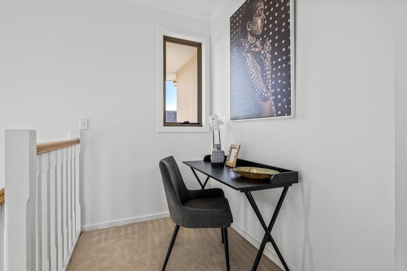 Photo - 2/7 Newbigin Street, Burwood VIC 3125 - Image 9