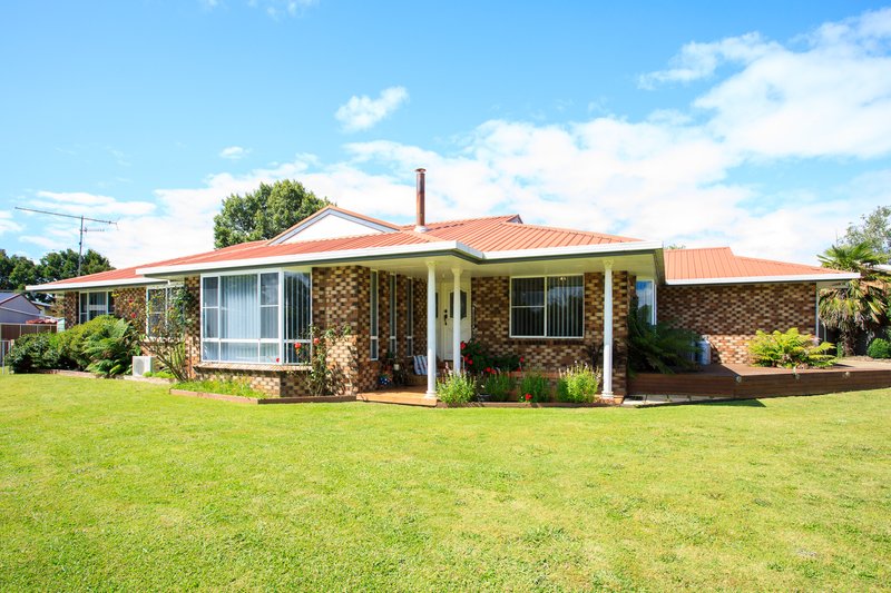 27 Nincoola Street, Guyra NSW 2365