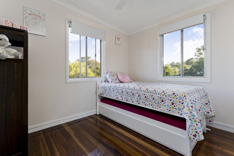 Photo - 27 Normanton Street, Stafford Heights QLD 4053 - Image 6