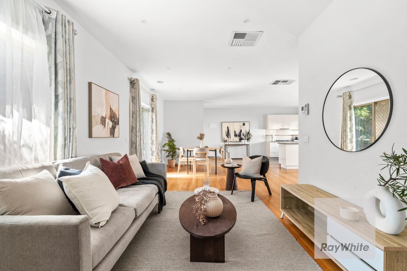 Photo - 2/7 North Crescent, Heidelberg West VIC 3081 - Image 2