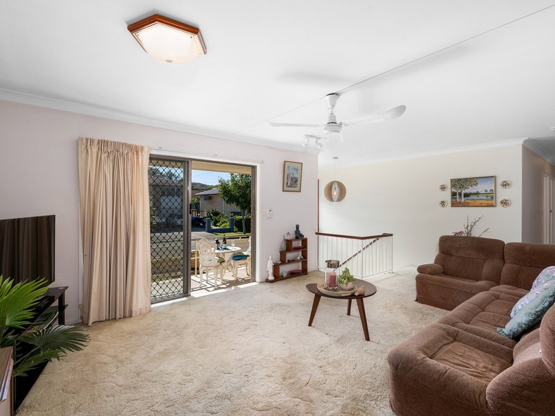 Photo - 27 Novello Street, Mansfield QLD 4122 - Image 2