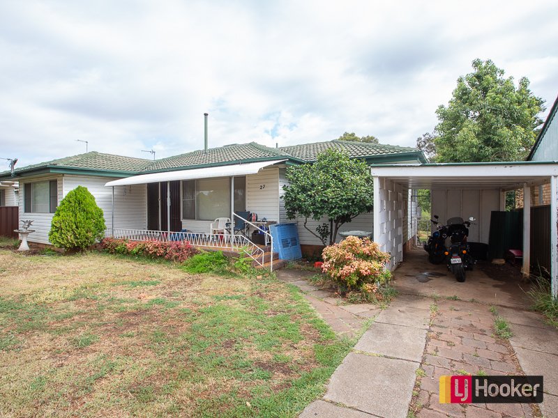 27 Oak Street, South Tamworth NSW 2340