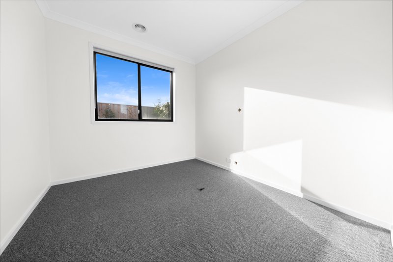 Photo - 27 Oakham Street, Donnybrook VIC 3064 - Image 14