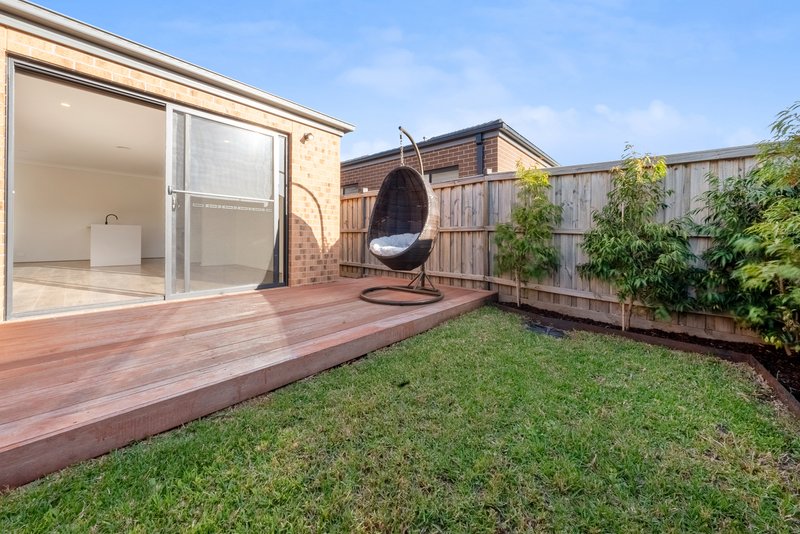 Photo - 27 Oakham Street, Donnybrook VIC 3064 - Image 7