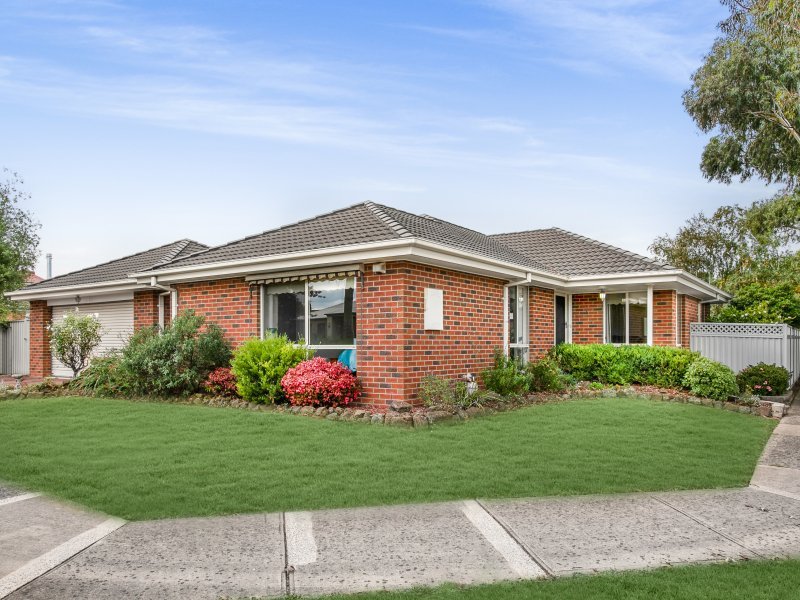 27 Oaklands Way, Pakenham VIC 3810