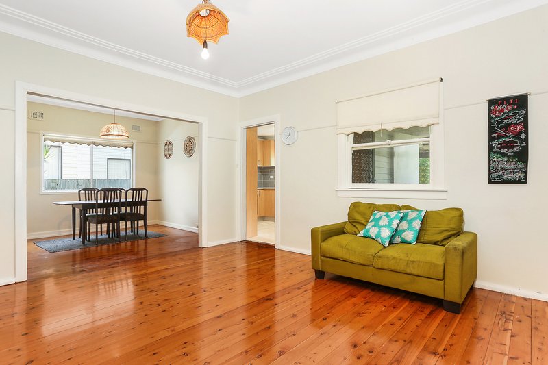 Photo - 27 Oatlands Street, Wentworthville NSW 2145 - Image 2