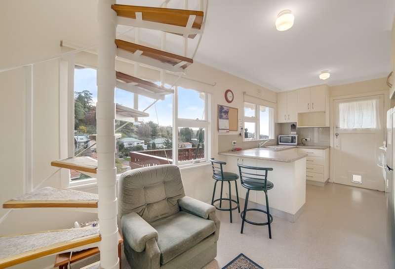 Photo - 27 Ogilvie Street, Mount Stuart TAS 7000 - Image 6