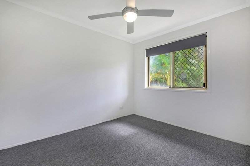 Photo - 2/7 Orkney Place, Labrador QLD 4215 - Image 5