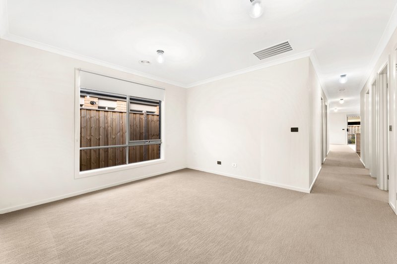 Photo - 27 Orleana Way, Clyde North VIC 3978 - Image 4