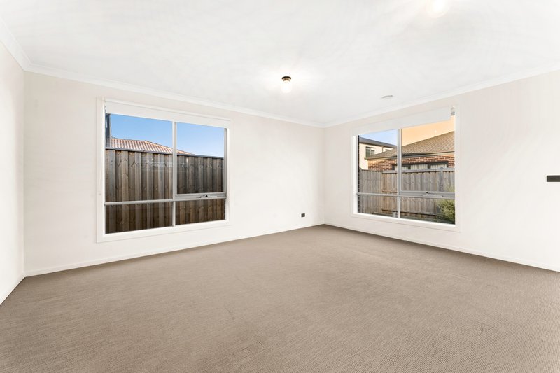 Photo - 27 Orleana Way, Clyde North VIC 3978 - Image 5