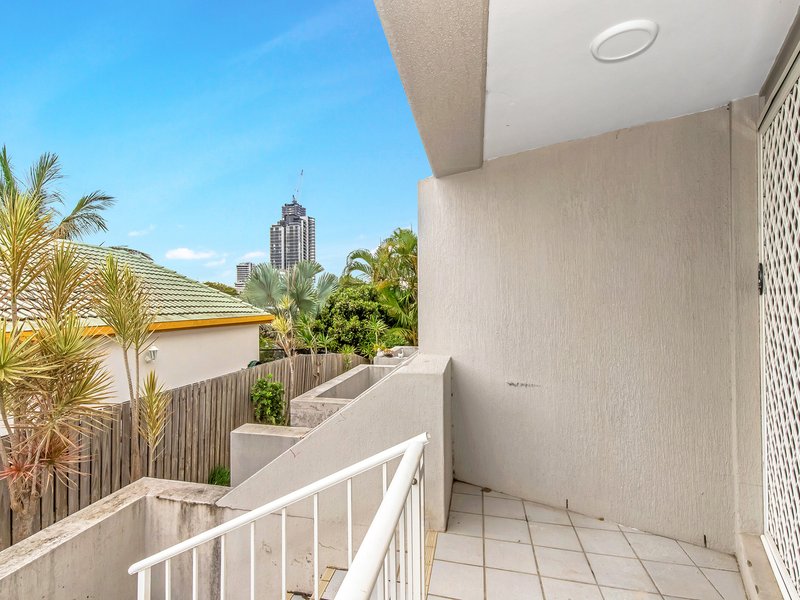 2/7 Orvieto Avenue, Mermaid Waters QLD 4218