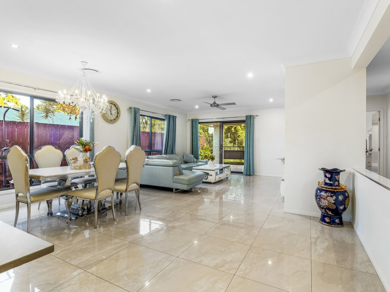 Photo - 27 Oxenham Circuit, Augustine Heights QLD 4300 - Image 3