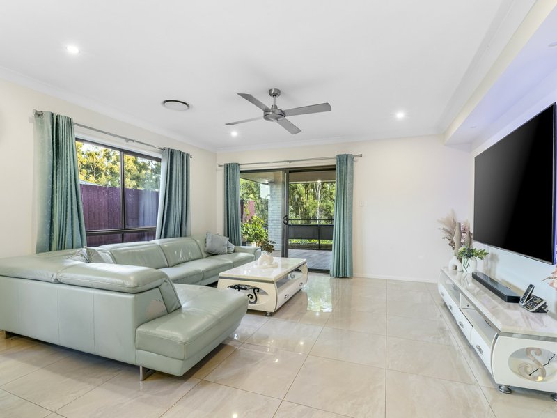 Photo - 27 Oxenham Circuit, Augustine Heights QLD 4300 - Image 5