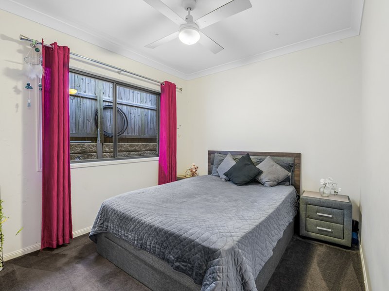 Photo - 27 Oxenham Circuit, Augustine Heights QLD 4300 - Image 7