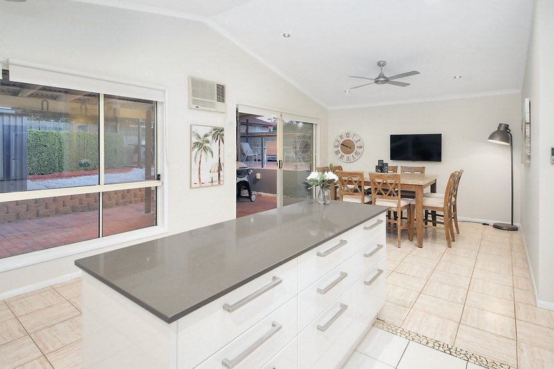 Photo - 27 Oxley Place, Forest Lake QLD 4078 - Image 3