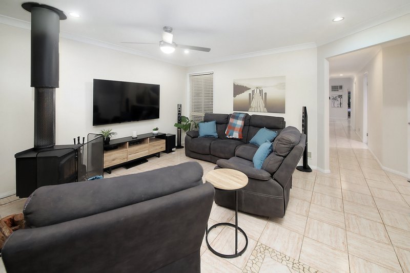Photo - 27 Oxley Place, Forest Lake QLD 4078 - Image 4