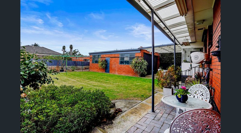 Photo - 27 Palm Beach Crescent, Mount Waverley VIC 3149 - Image 12