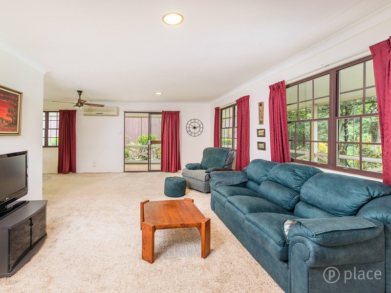 Photo - 27 Pandian Crescent, Bellbowrie QLD 4070 - Image 4