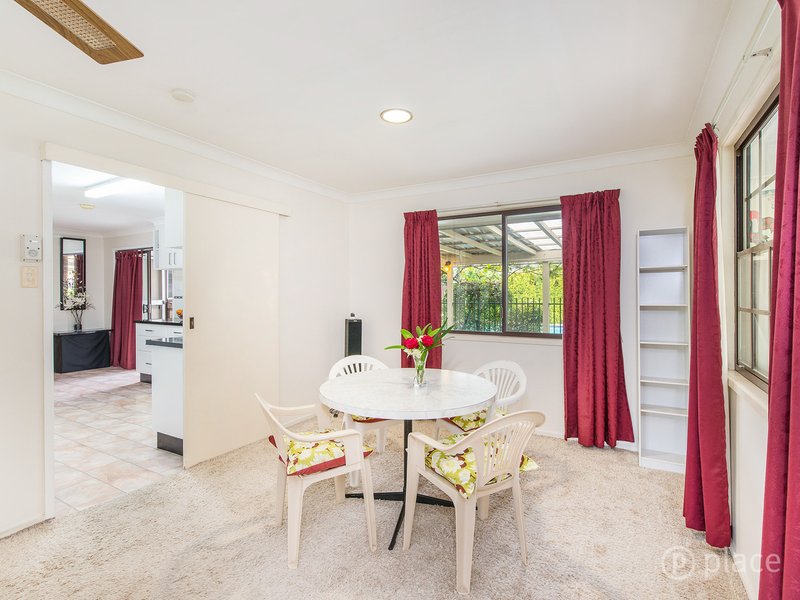 Photo - 27 Pandian Crescent, Bellbowrie QLD 4070 - Image 6