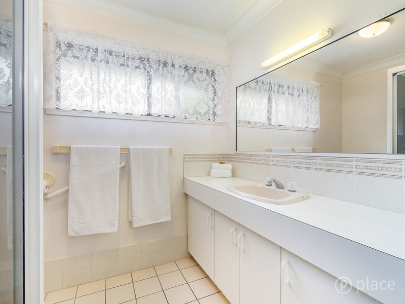 Photo - 27 Pandian Crescent, Bellbowrie QLD 4070 - Image 11