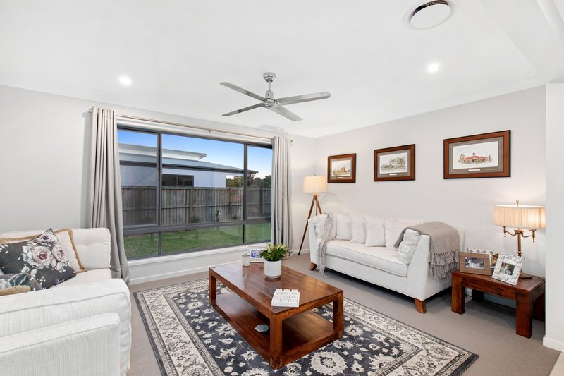 Photo - 27 Panorama Place, Upper Kedron QLD 4055 - Image 6