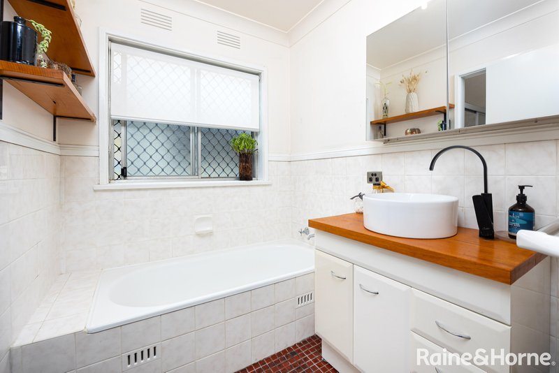 Photo - 27 Panorama Street, Kooringal NSW 2650 - Image 11