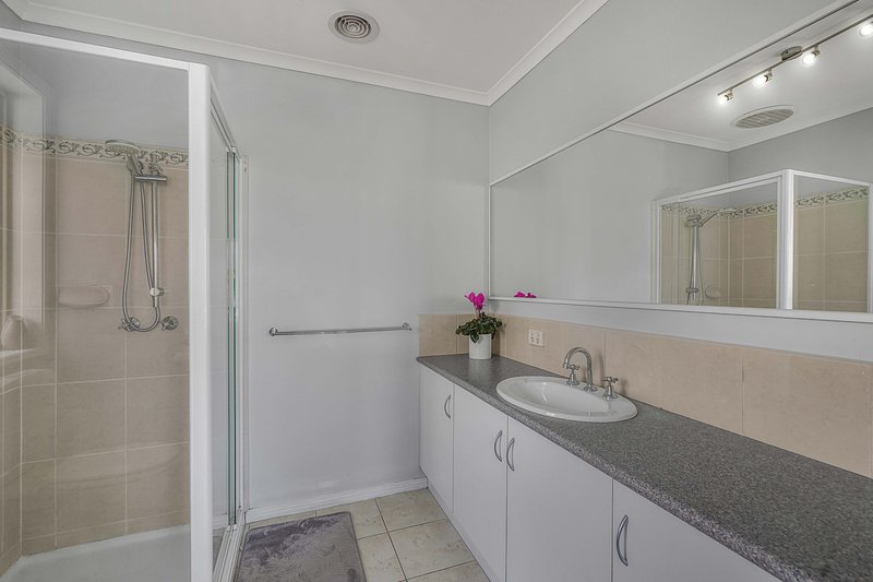 Photo - 27 Park Boulevard, Pakenham VIC 3810 - Image 6