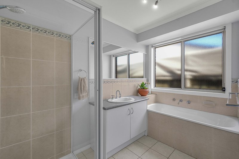 Photo - 27 Park Boulevard, Pakenham VIC 3810 - Image 7