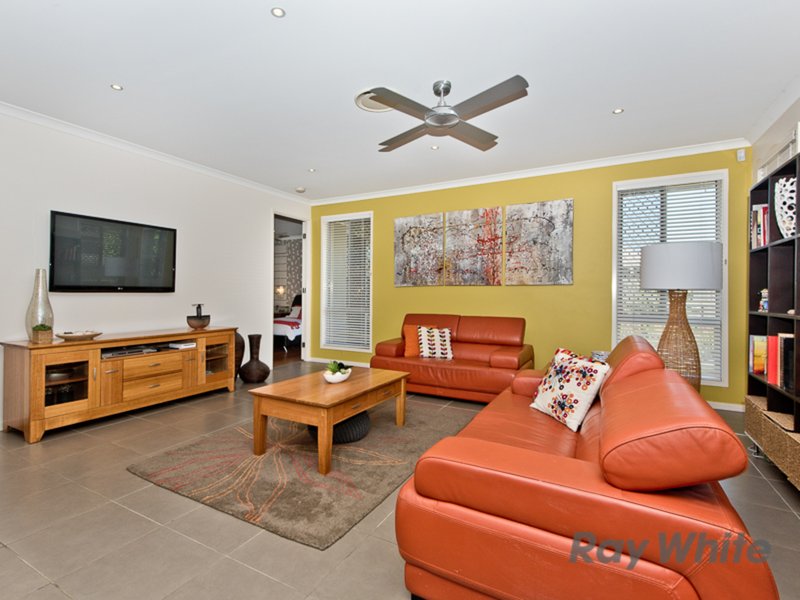 Photo - 27 Parkway Crescent, Murrumba Downs QLD 4503 - Image 5