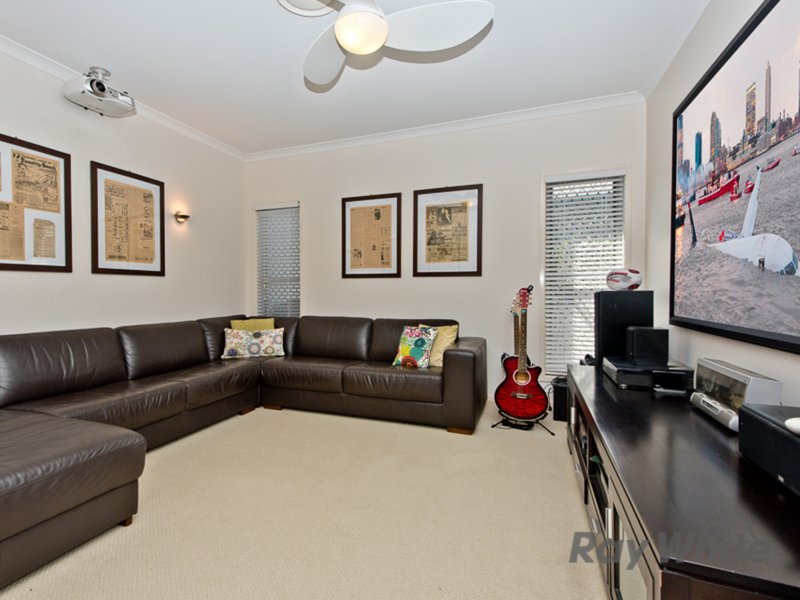 Photo - 27 Parkway Crescent, Murrumba Downs QLD 4503 - Image 6