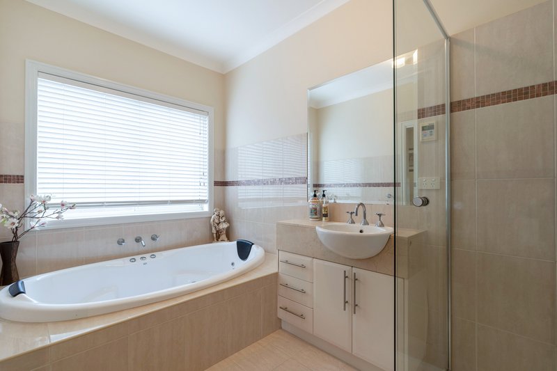 Photo - 27 Parramatta Walk, Craigieburn VIC 3064 - Image 9