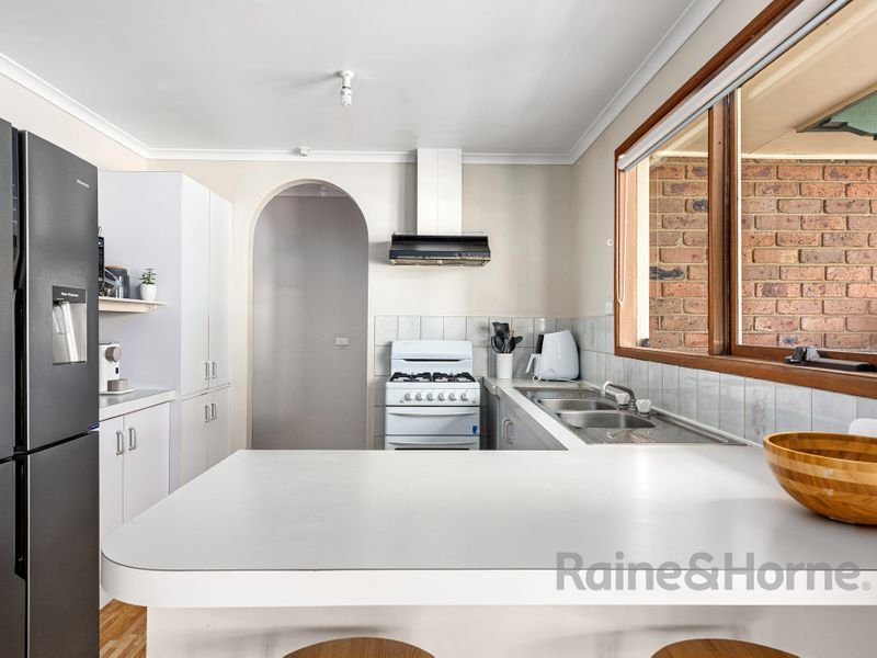 Photo - 27 Pauline Court, Hampton Park VIC 3976 - Image 3